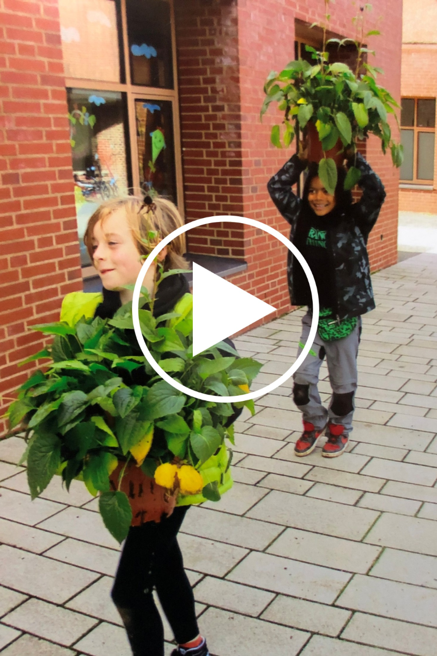 St. Konrad Neuss - Kinder gestalten den Kirchort mit