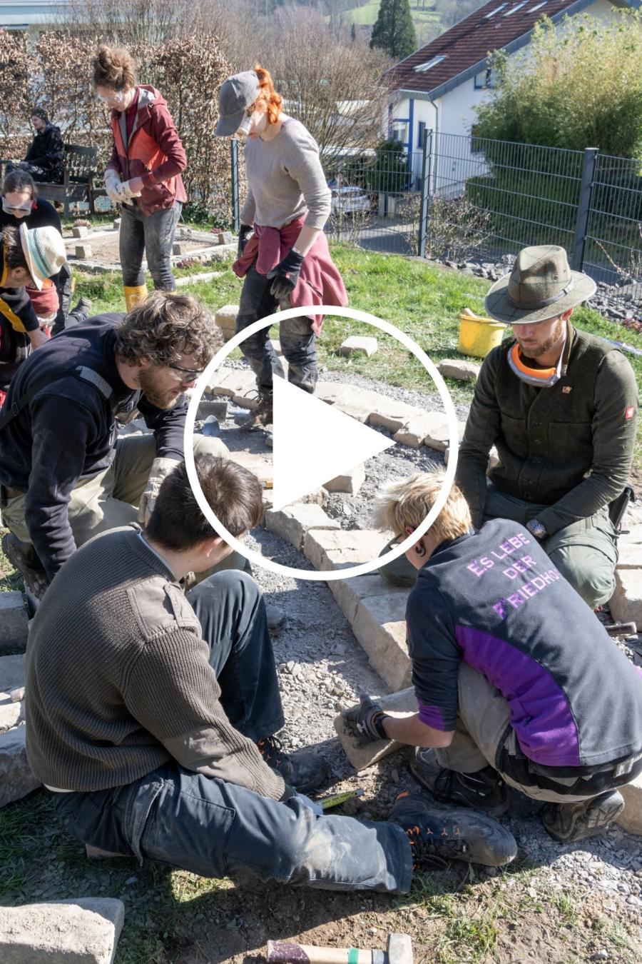 St. Nikolaus Rösrath - Bau einer Trockenmauer