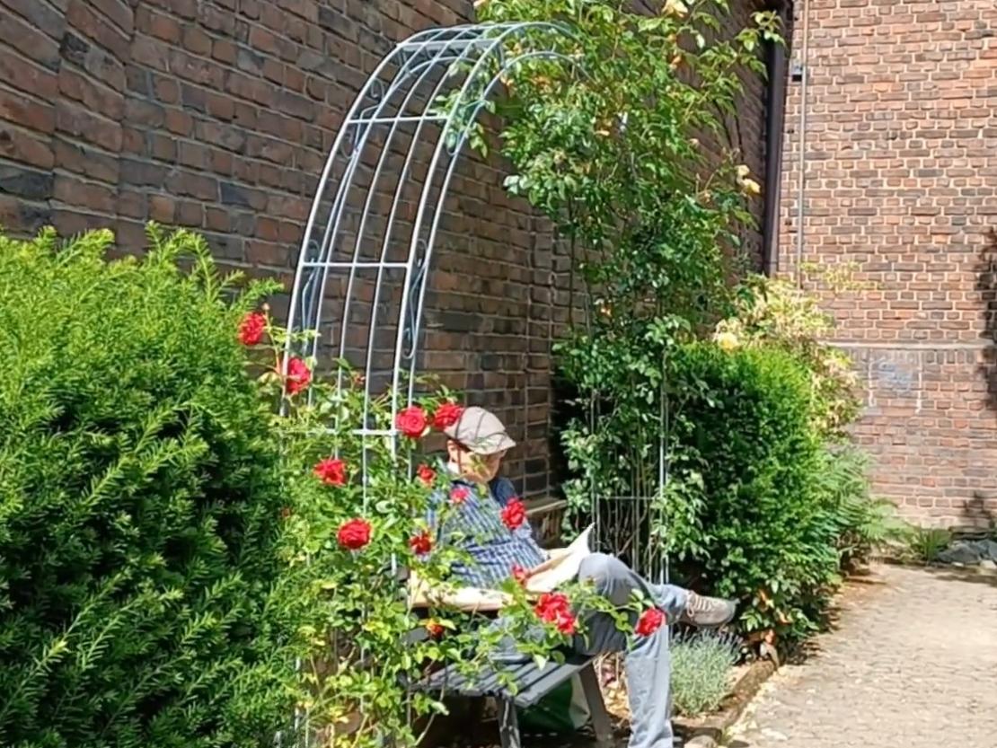 Ruhebank im BiCK-Garten St. Antonius u Elisabeth, Düsseldorf Hassels