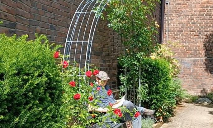 Ruhebank im BiCK-Garten St. Antonius u Elisabeth, Düsseldorf Hassels