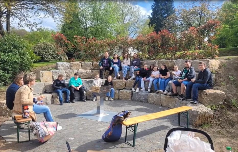 Much-Kreuzkapelle Gemeinschaftstreppe im Bibelgarten