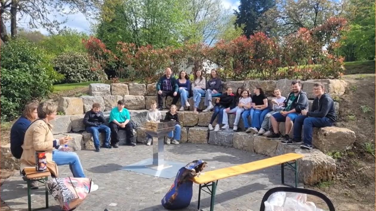 Much-Kreuzkapelle Gemeinschaftstreppe im Bibelgarten