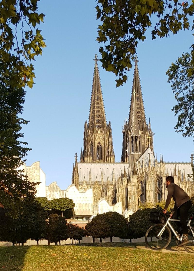 Kölner Dom_Domradio (c)Johannes Schroeer_Frei mit Nennung Urheberangabe-1600px